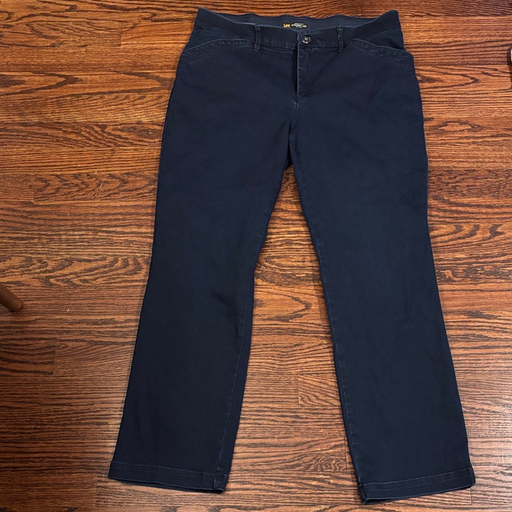 Lee Regular Fit Straight Leg Mid Rise Flex Motion Trouser Jeans, Size 12 Short